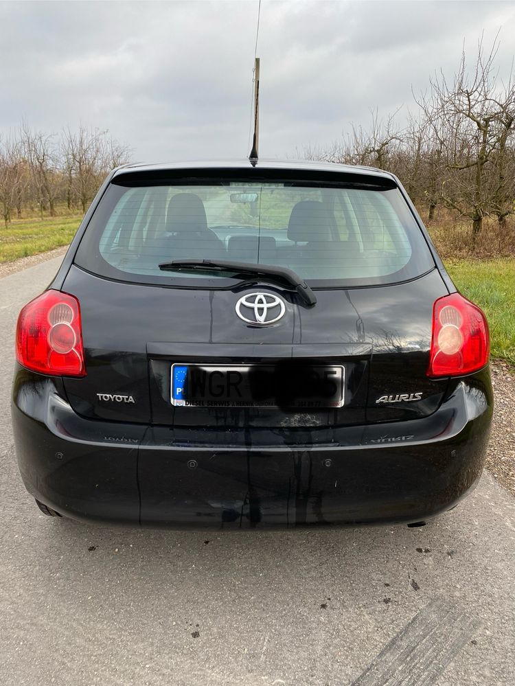 Sprzedam toyotę auris