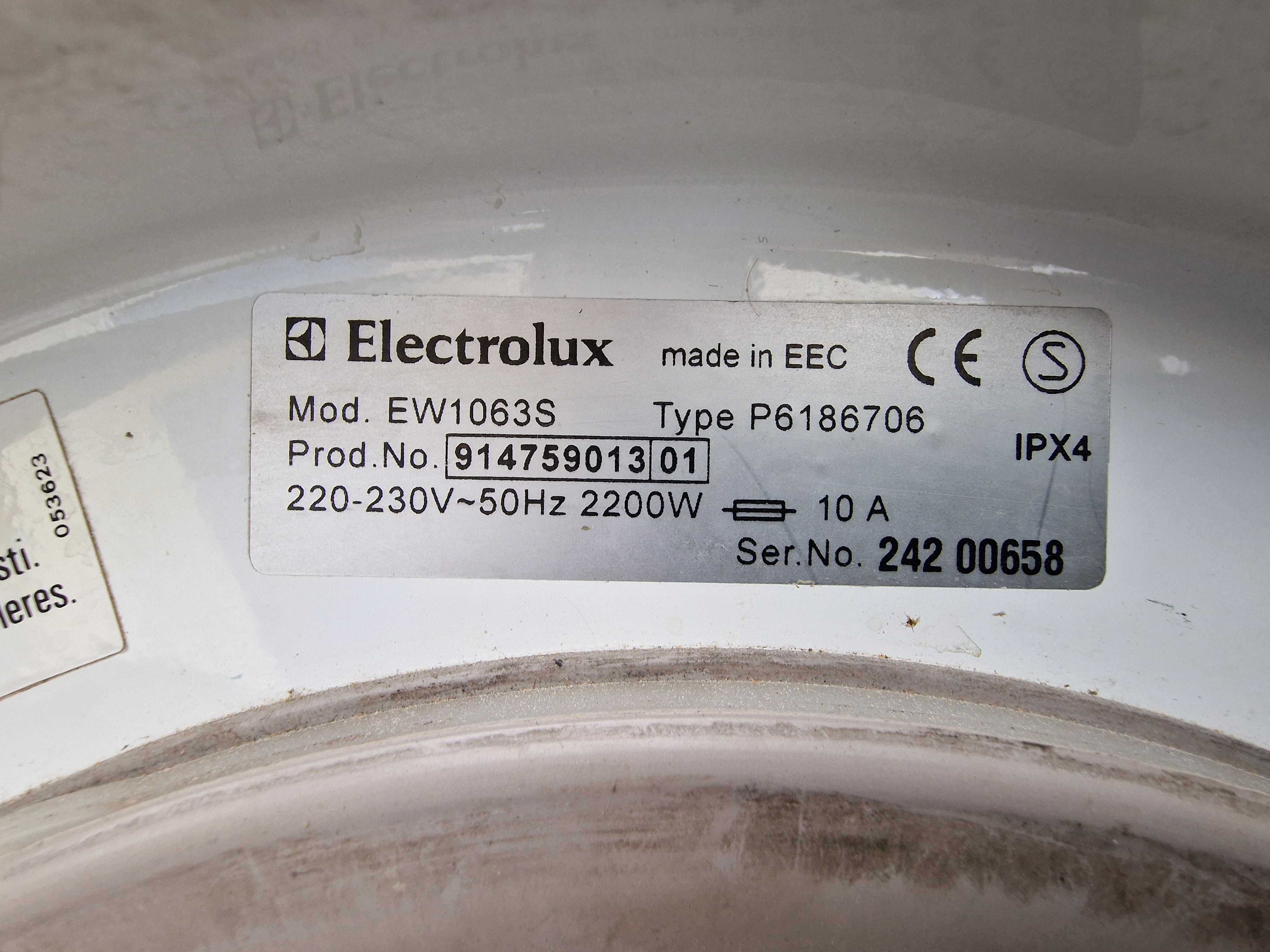 Пральна машина Electrolux model - EW1063S в робочому стані, не іржава.