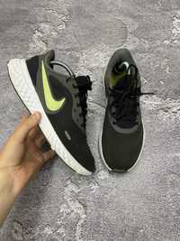 Кроссовки Nike Revolution 5