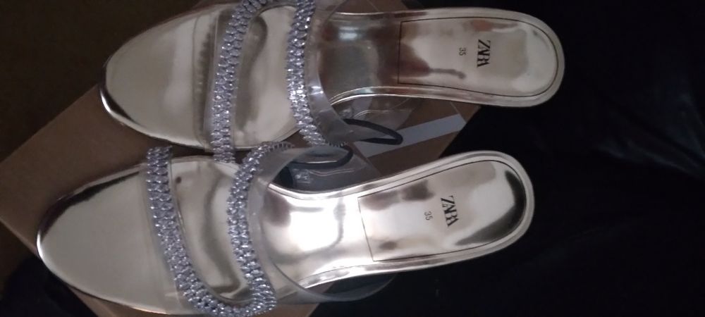 D3scida Preço- Sandalias vinil transparente - T - 35 ZARA Novas