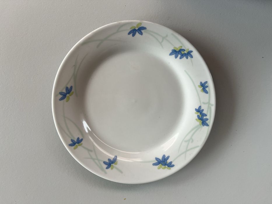 Serviço de jantar de 19 peças novo