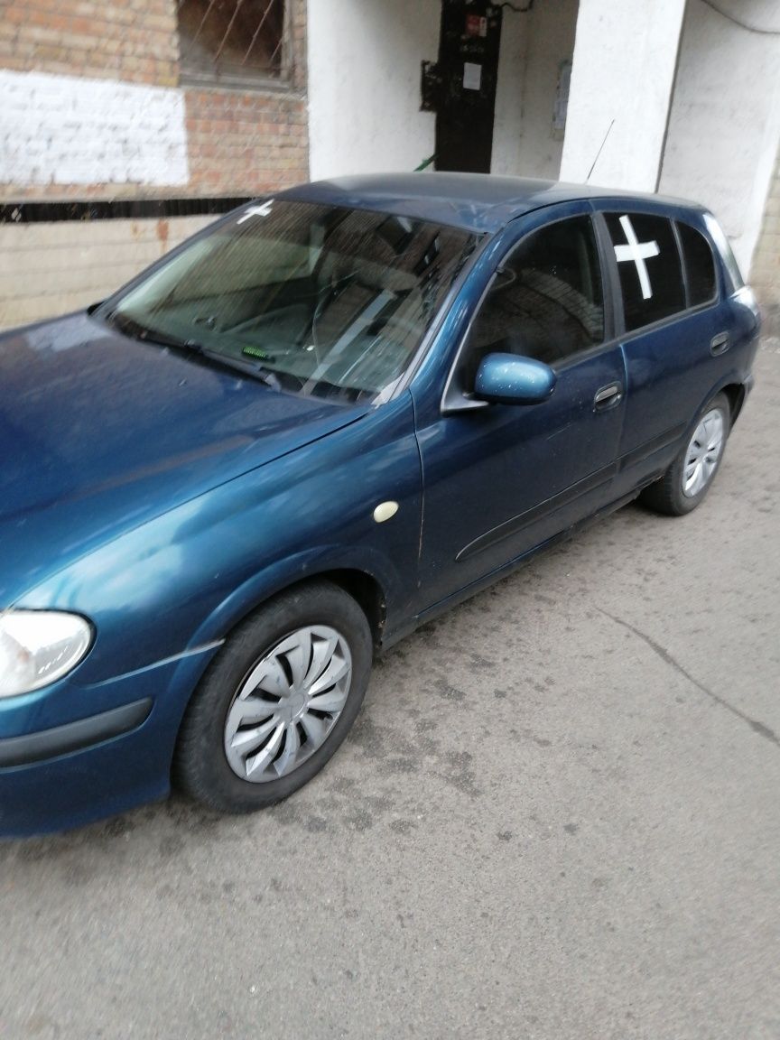 Nissan almera 2001