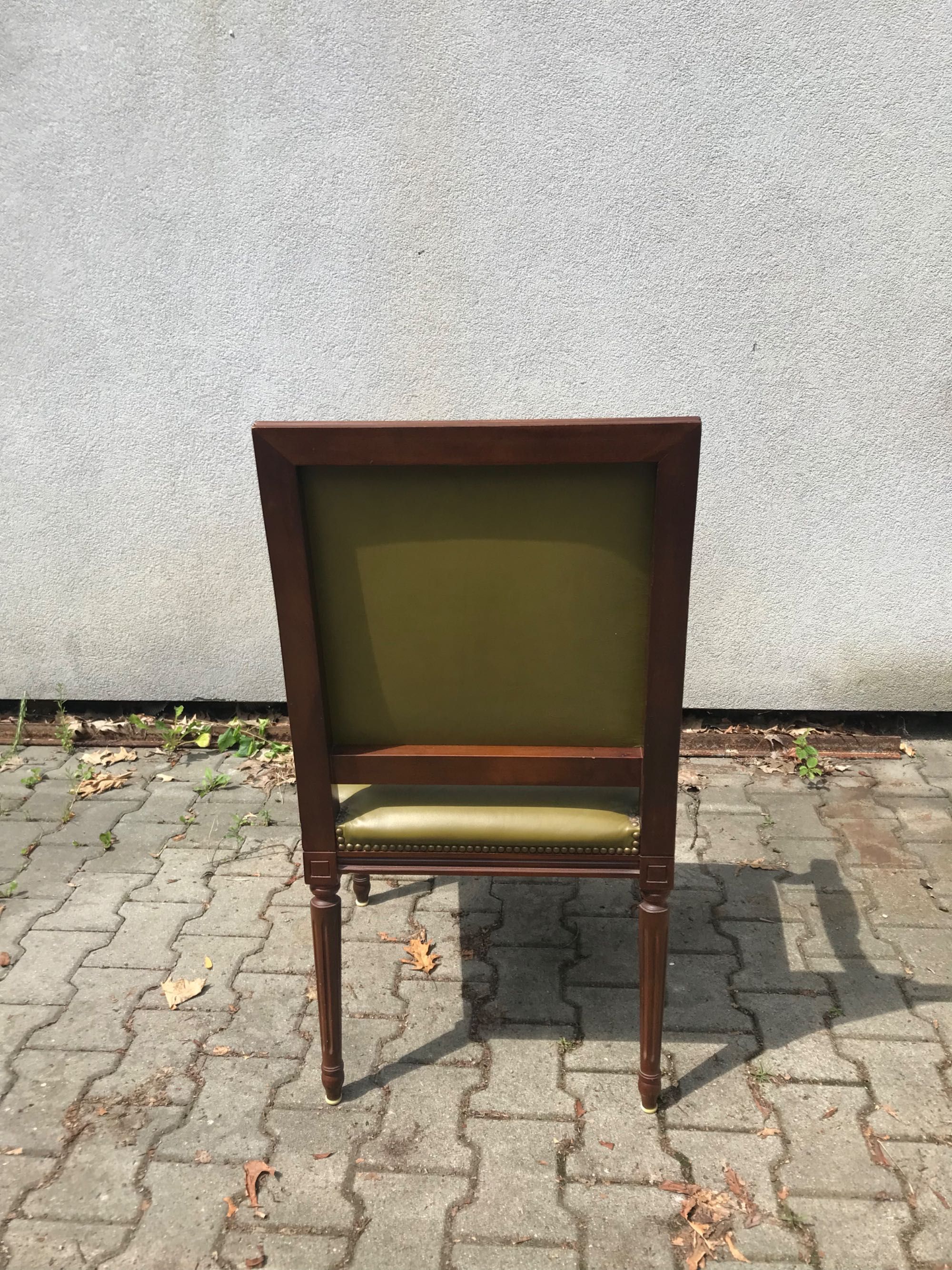 Stylowy fotel w bardzo dobrym stanie