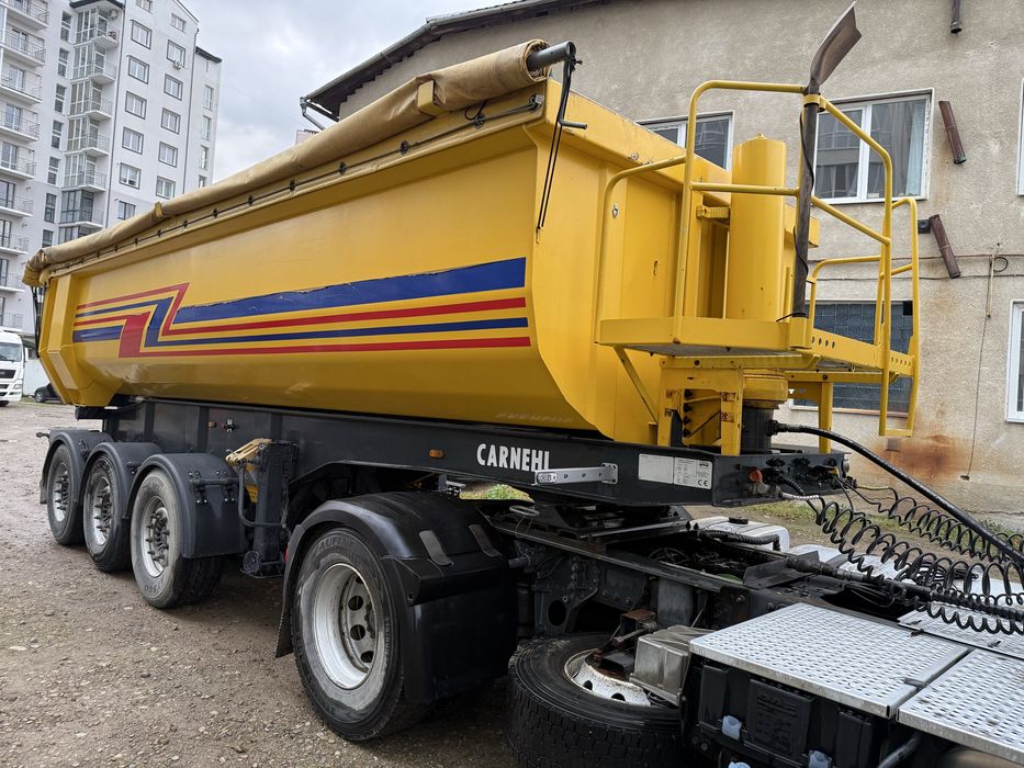 Продам два напівпричіпа в хорошому стані