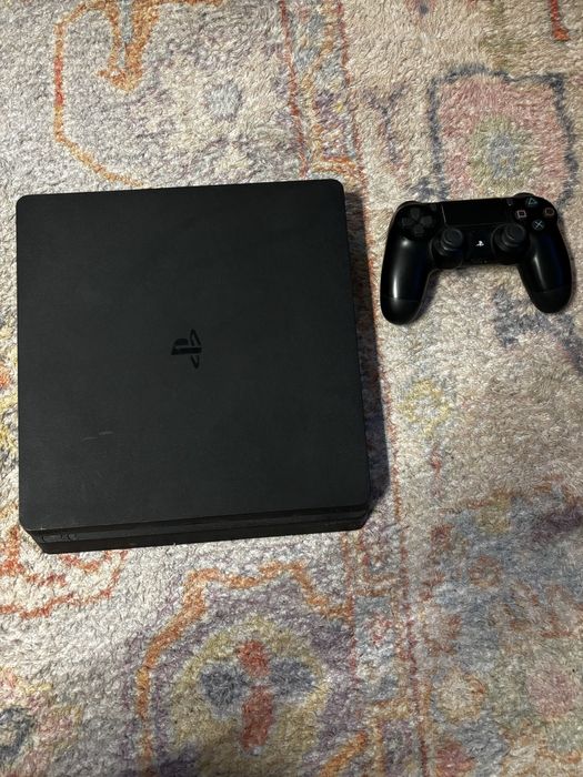 Playstation 4 Slim 500GB z padem i okablowaniem