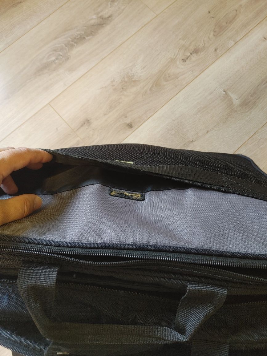 Torba na laptopa 17 cali TARGUS solidna