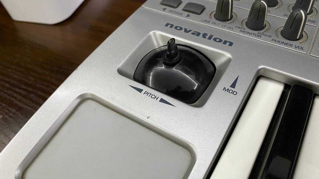 Синтезатор USB клавіатура USB аудіо інтерфейс Novation X-Station 25