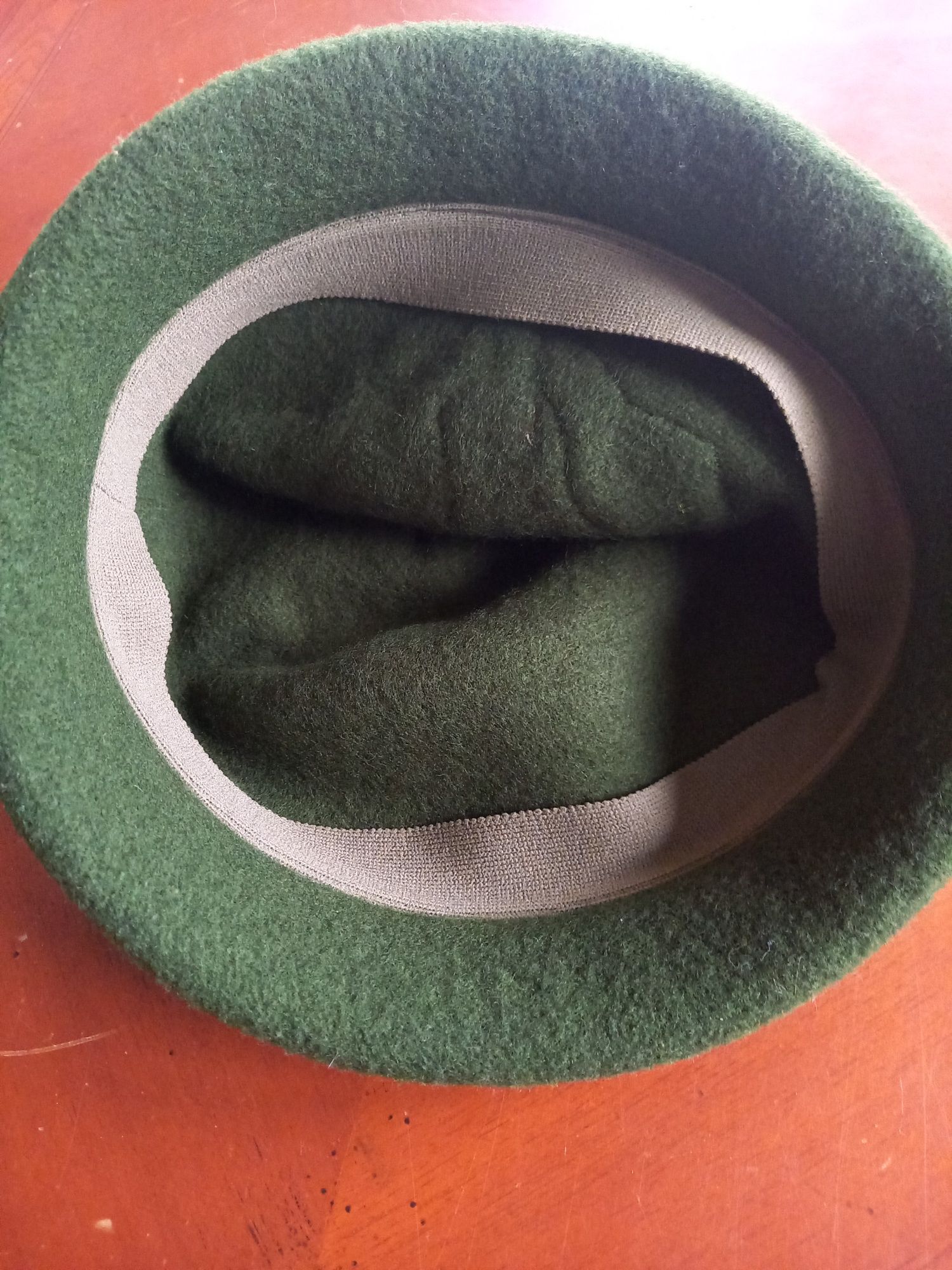 Zielony kapelusz z wełny