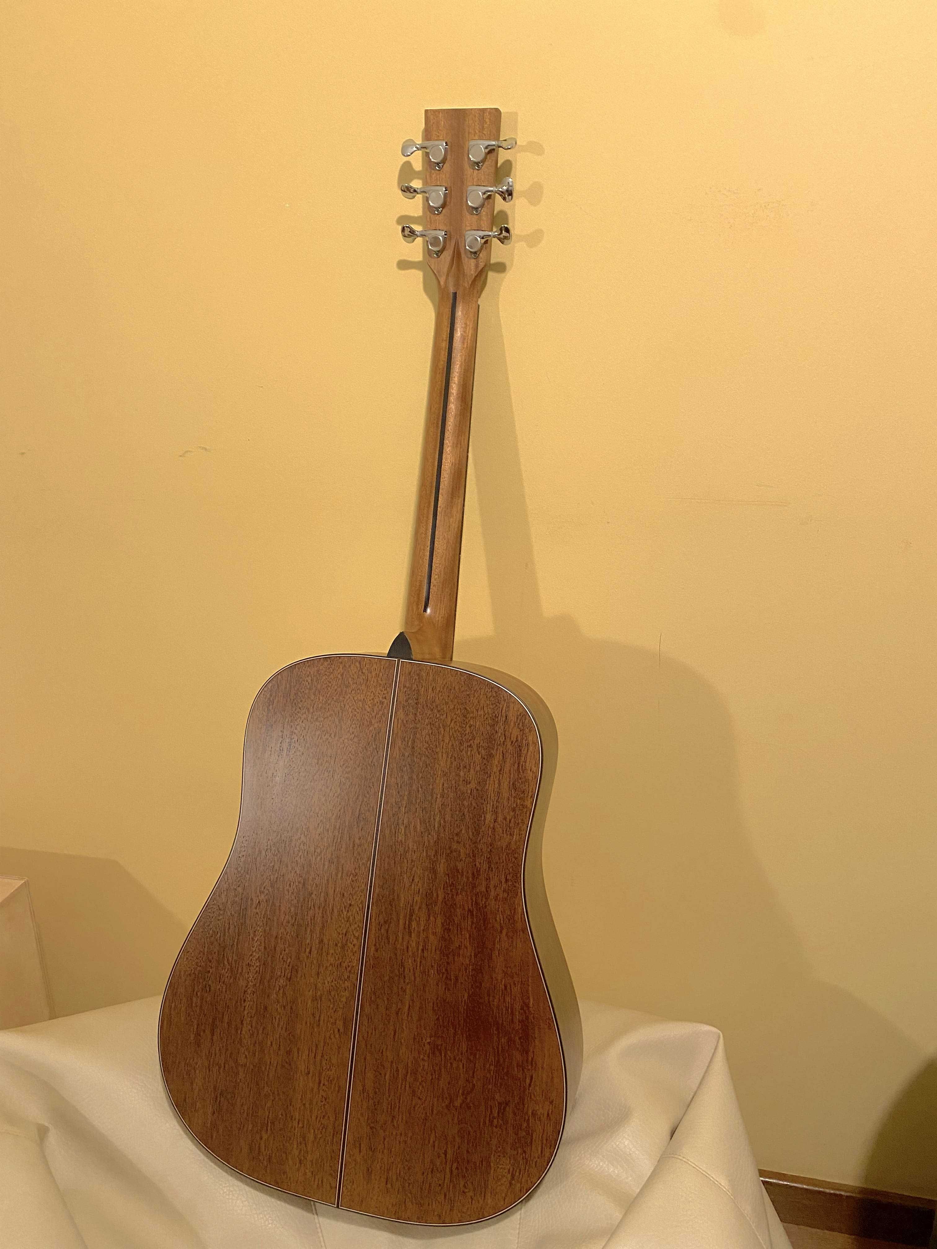 Guitarra Acústica Eletrificada, Madeira Sólida, c/Case, como NOVA