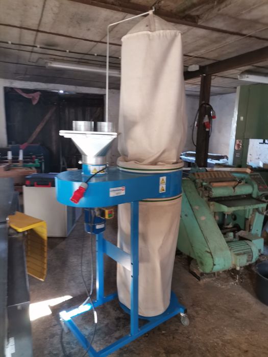 Wyciąg odciąg wiórów pyłów