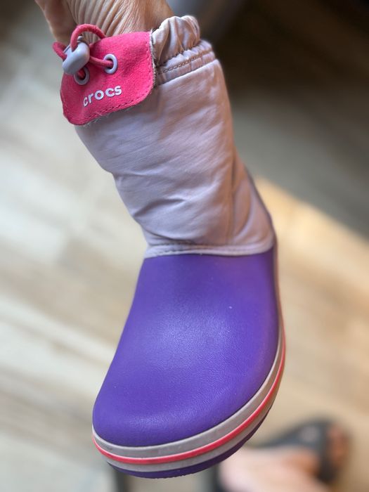 Чоботи crocs j2 у гарному стані