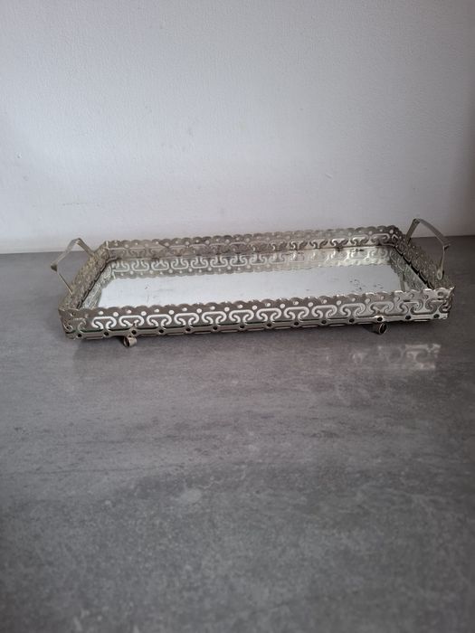 Elegancka Taca Lustrzana z Ażurowym Brzegiem - Vintage!