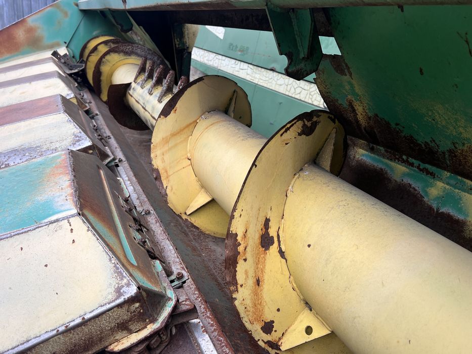 Жатка кукурудзяна КМС 6 з сечкарем. Під Нью Холланд