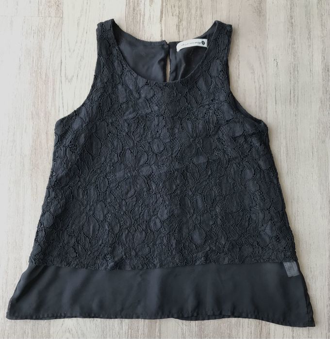 Top preto com renda (Inside, tamanho S)