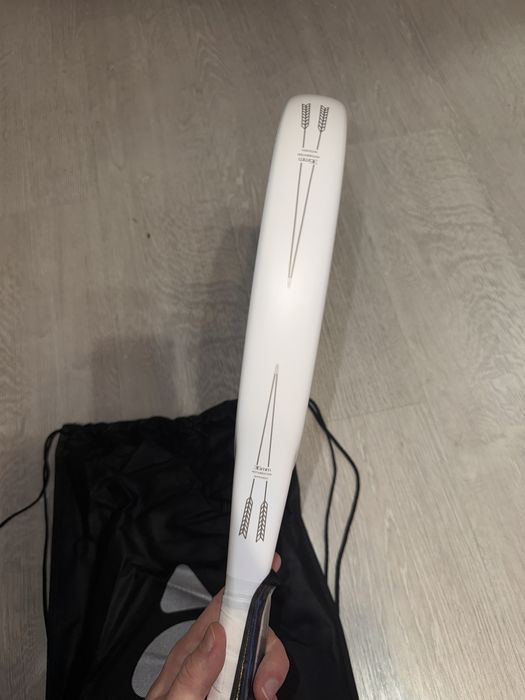 Nowa biała rakieta do padla – carbon + pianka EVA