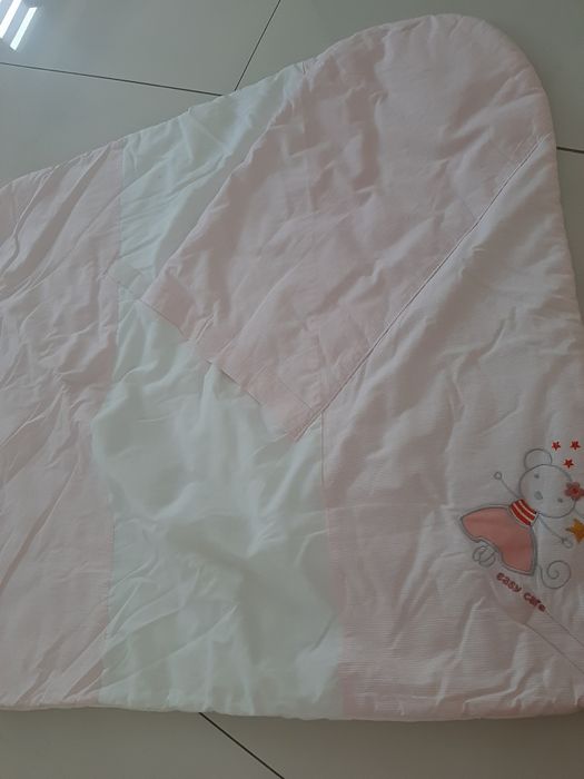 Becik usztywniany dla niemowlaków