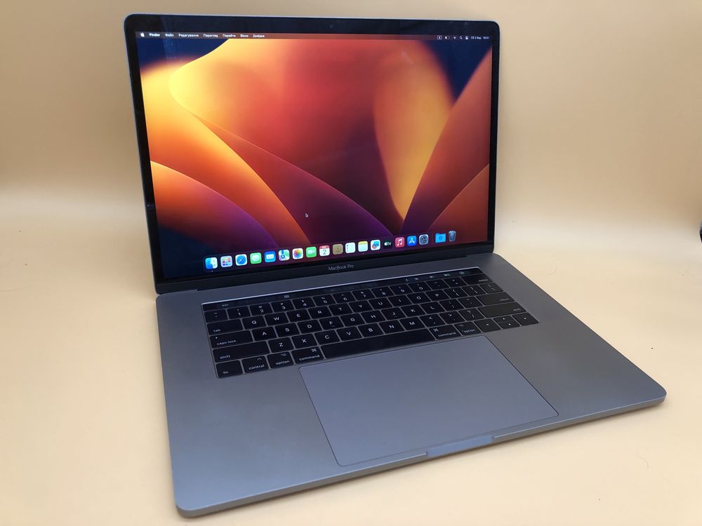 Macbook pro 2017 1tb 15.4
