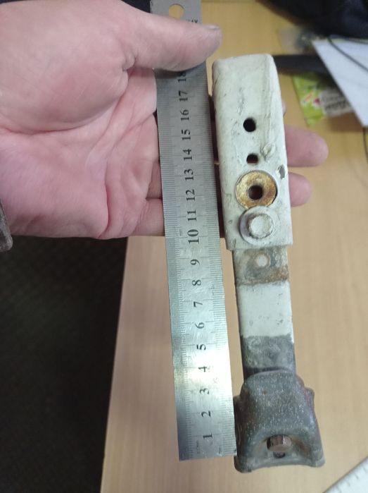 Тримачі під рейлінги на водовідливи Б/У