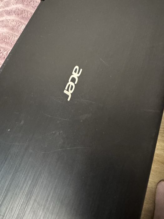 Продаю ноутбук  у задоввльному стані