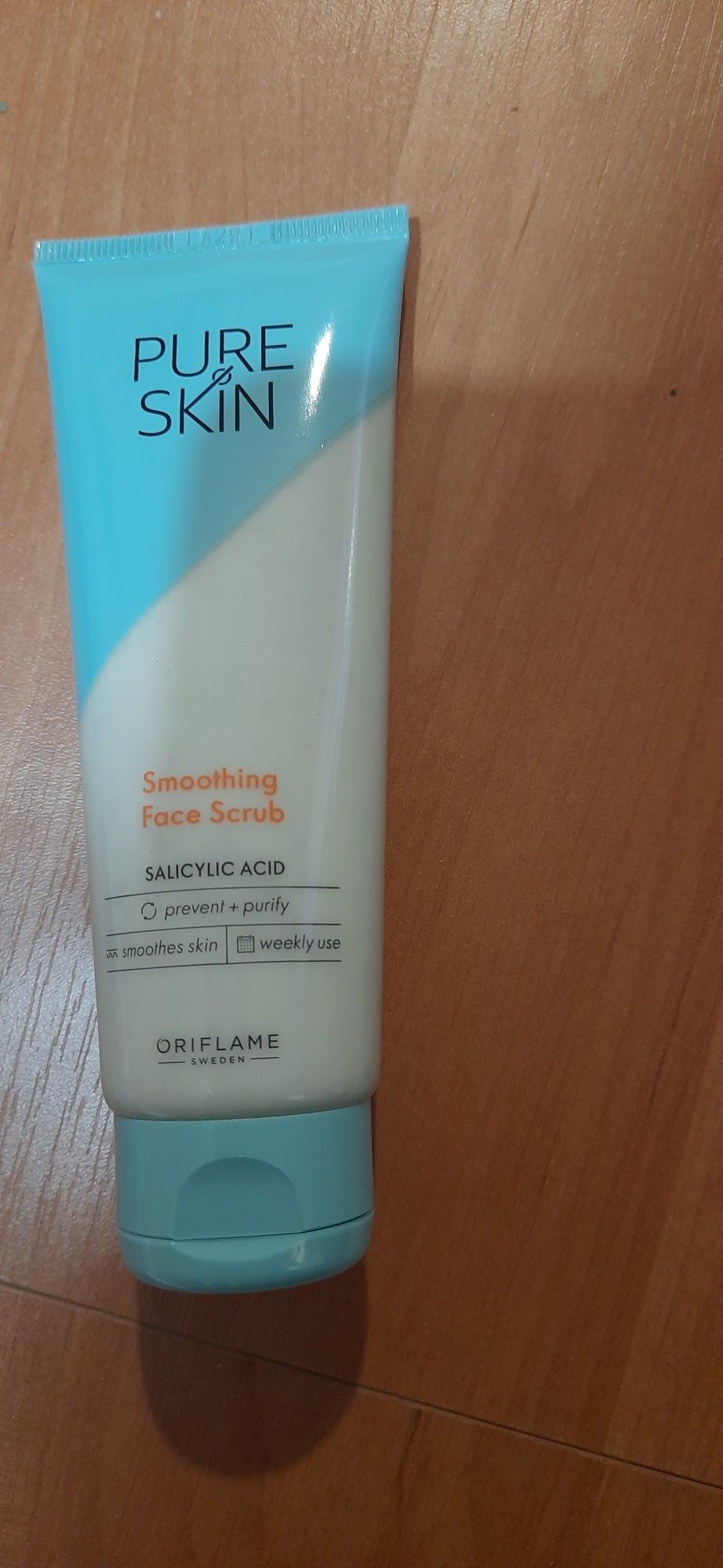 Scrub Pure Skin z Oriflame peeling do twarzy