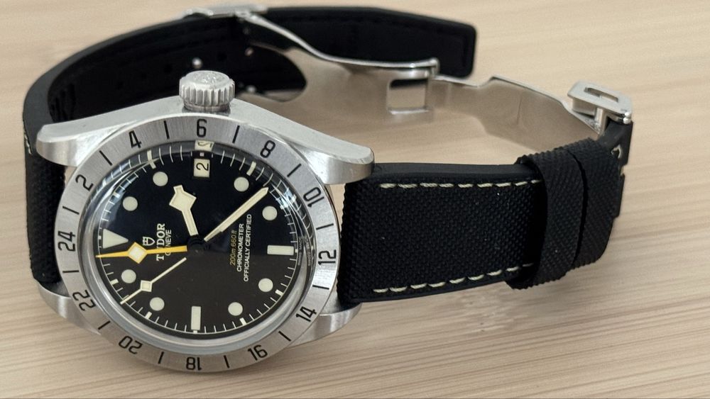 Tudor Black Bay Pro 2025 como novo