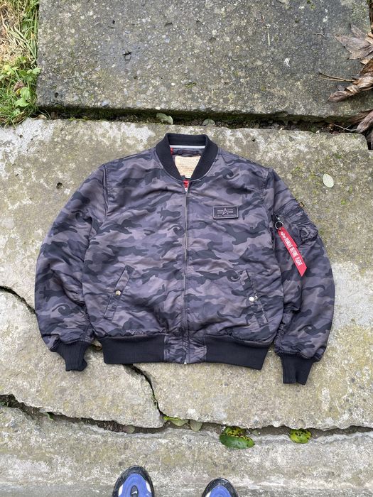 Bomber Alpha Industries з патчем і стрічкою