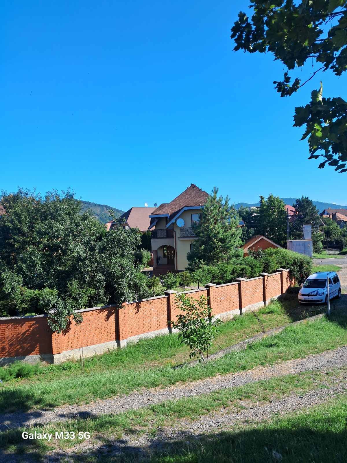 Продаж будинку  біля річки