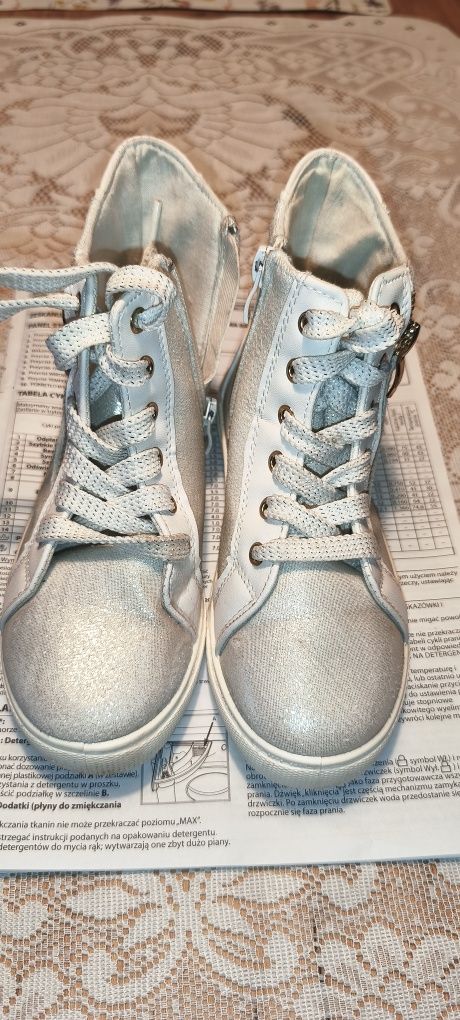 Buty trampki za kostkę Collecttion Paris rozmiar 31.Kolor biało-srebrn