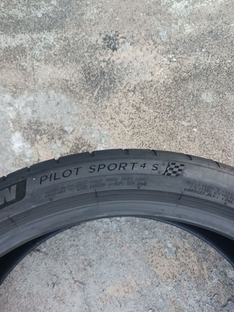 Vendo pneus semi-novos 245/35/20 Michelin