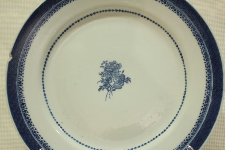 Prato porcelana Chinesa período Jiaquing XIX 25 cm