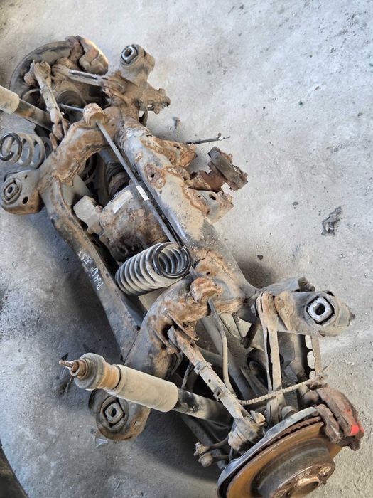 BMW 1 E87 E81 belka zawieszenia tył wahacz zwrotnica dyfer most półoś