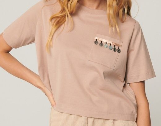 Śliczny damski t shirt.
