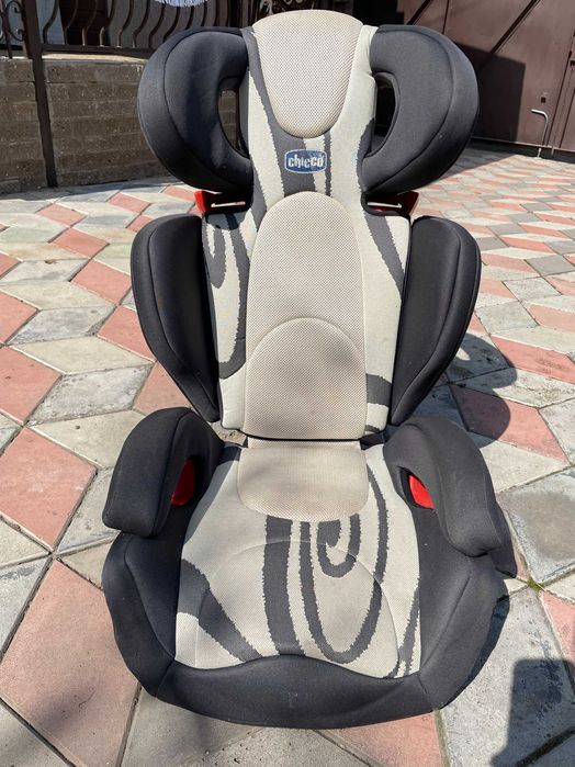 Дитяче автокрісло Chicco 15-36кг