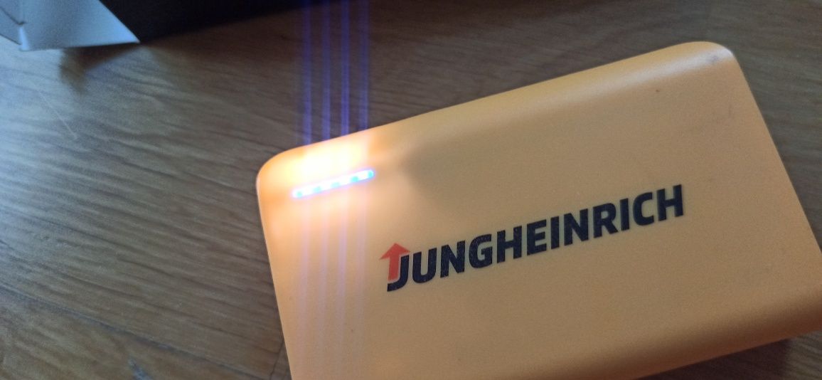Powerbank jungheinrich wraz z latarką