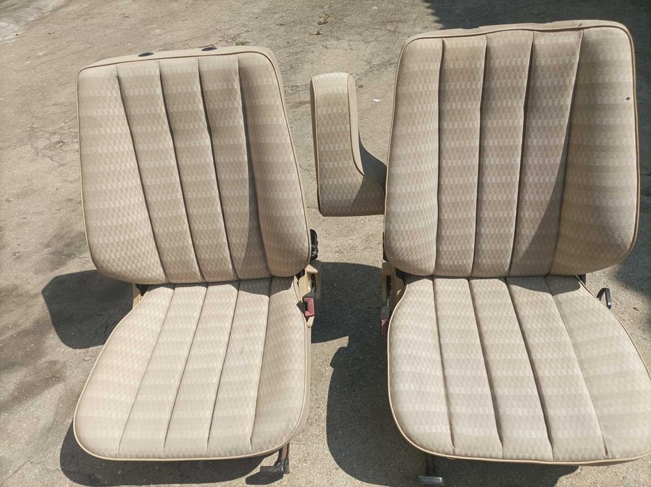 Conjunto de bancos Mercedes 190 - Cor Bege