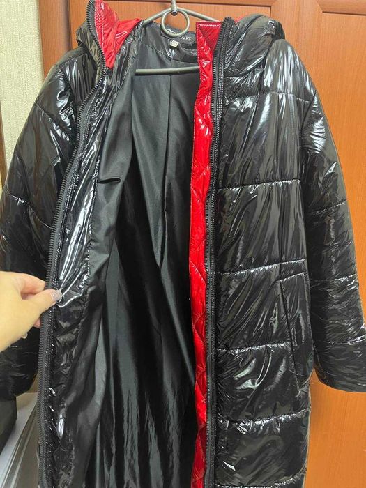Жіночий лаковий пуховик