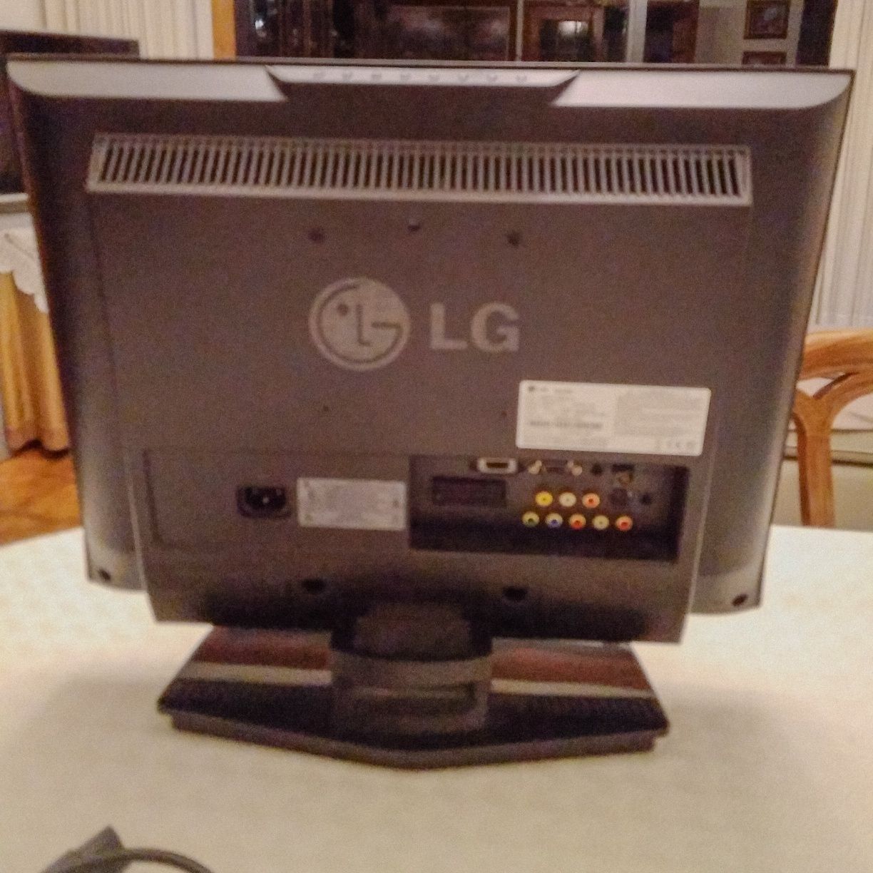 TV / Monitor LCD LG  (modelo 19LS4R)