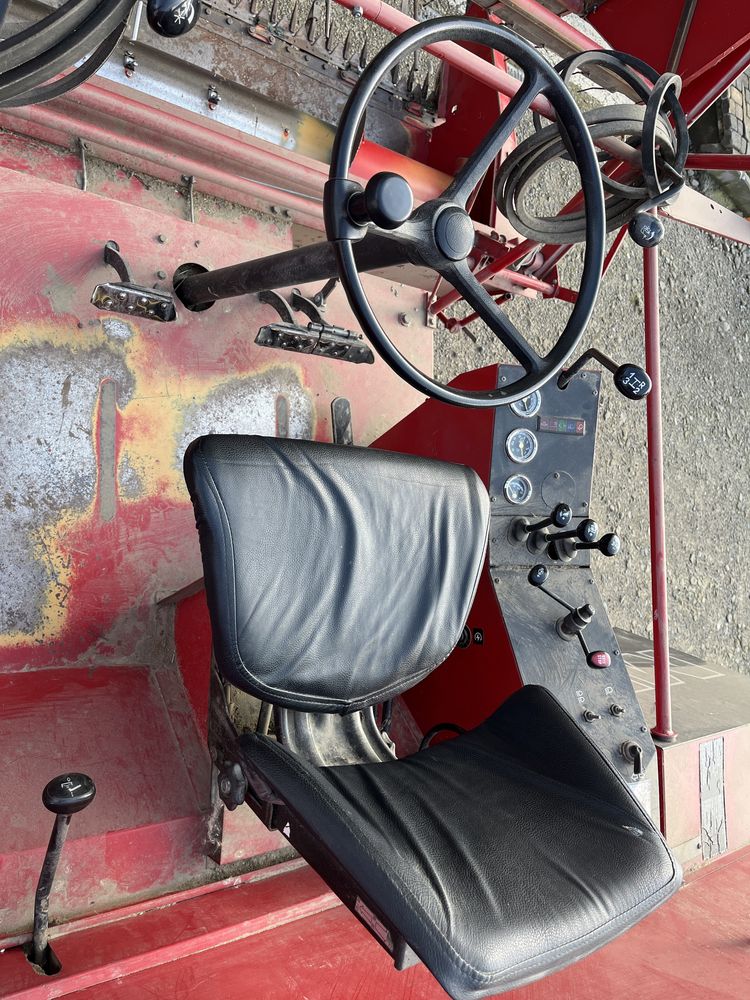 Kombajn Massey Ferguson 16