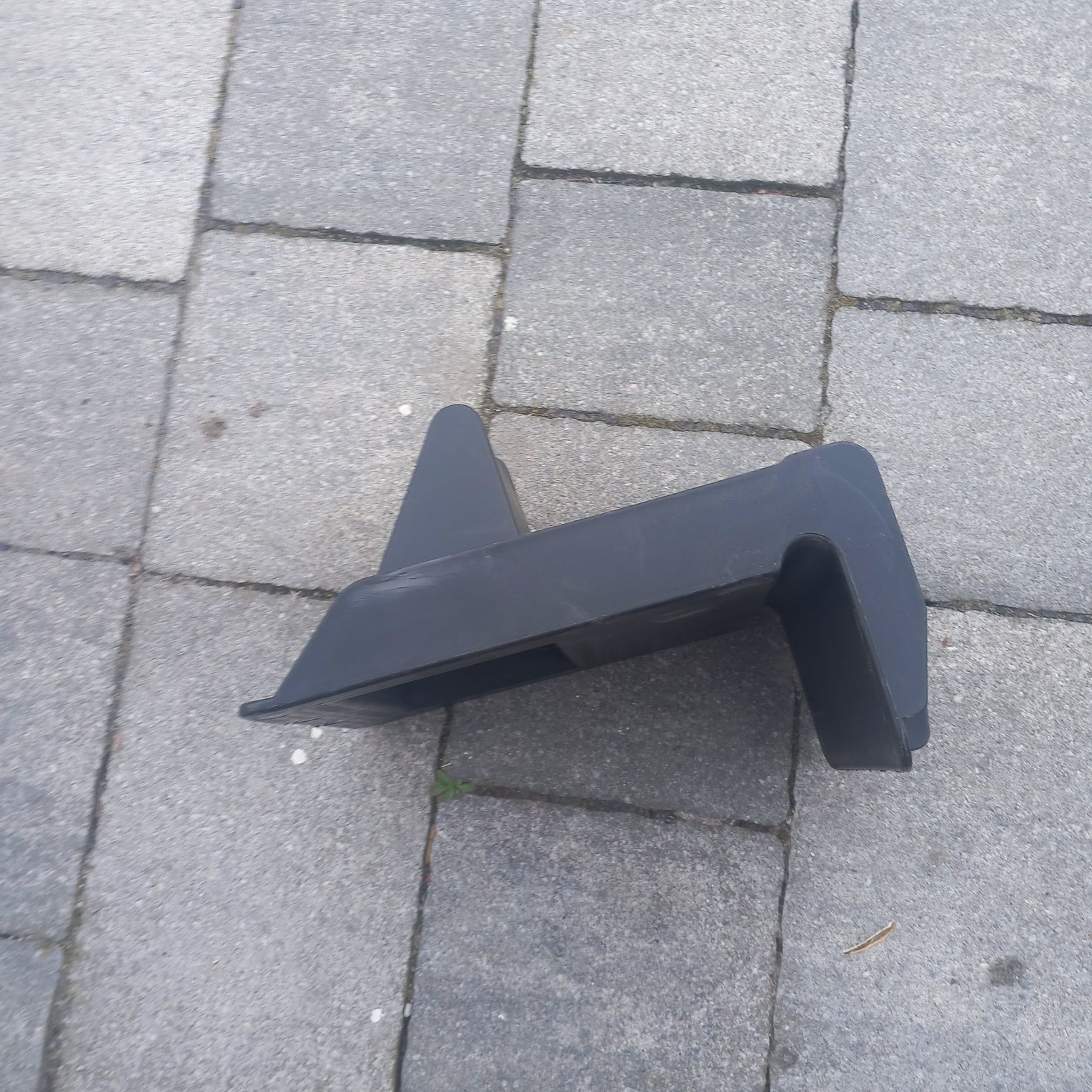 Plastikowy naroznik kątowy do spinania papieru