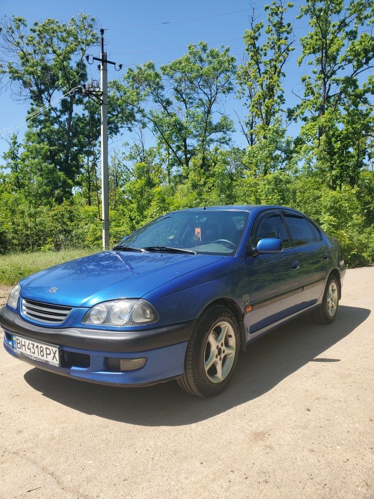 Продам Toyota Avensis 2.0