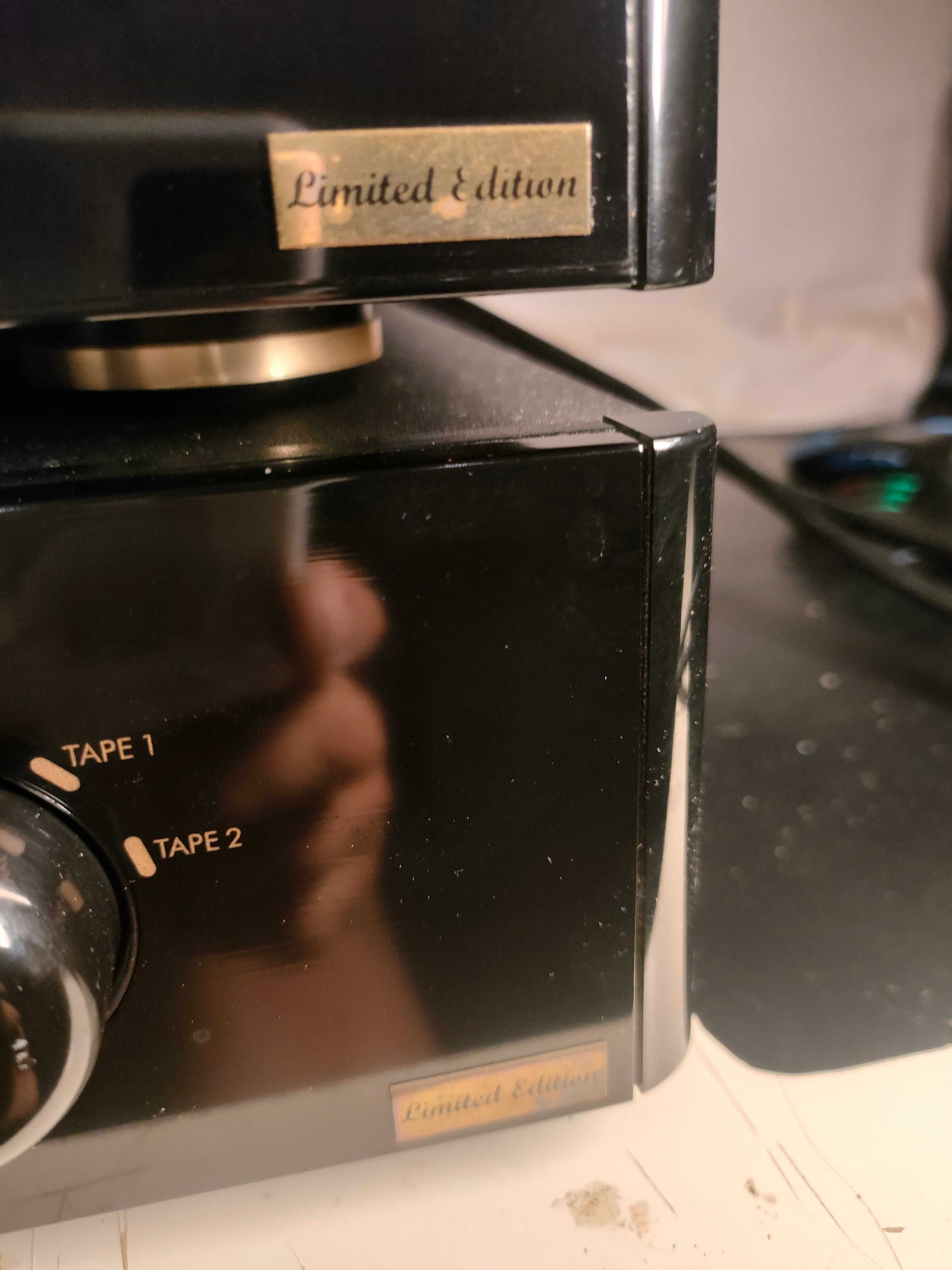 Musical Fidelity, wzmacniacz plus odtwarzacz CD model Elektra.