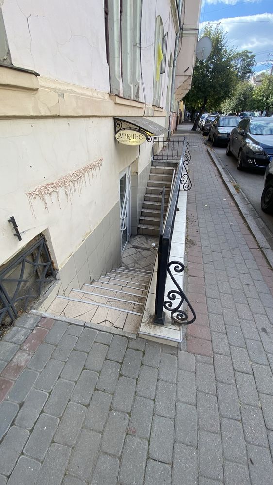 Продаж; приміщення; центр; фасад;