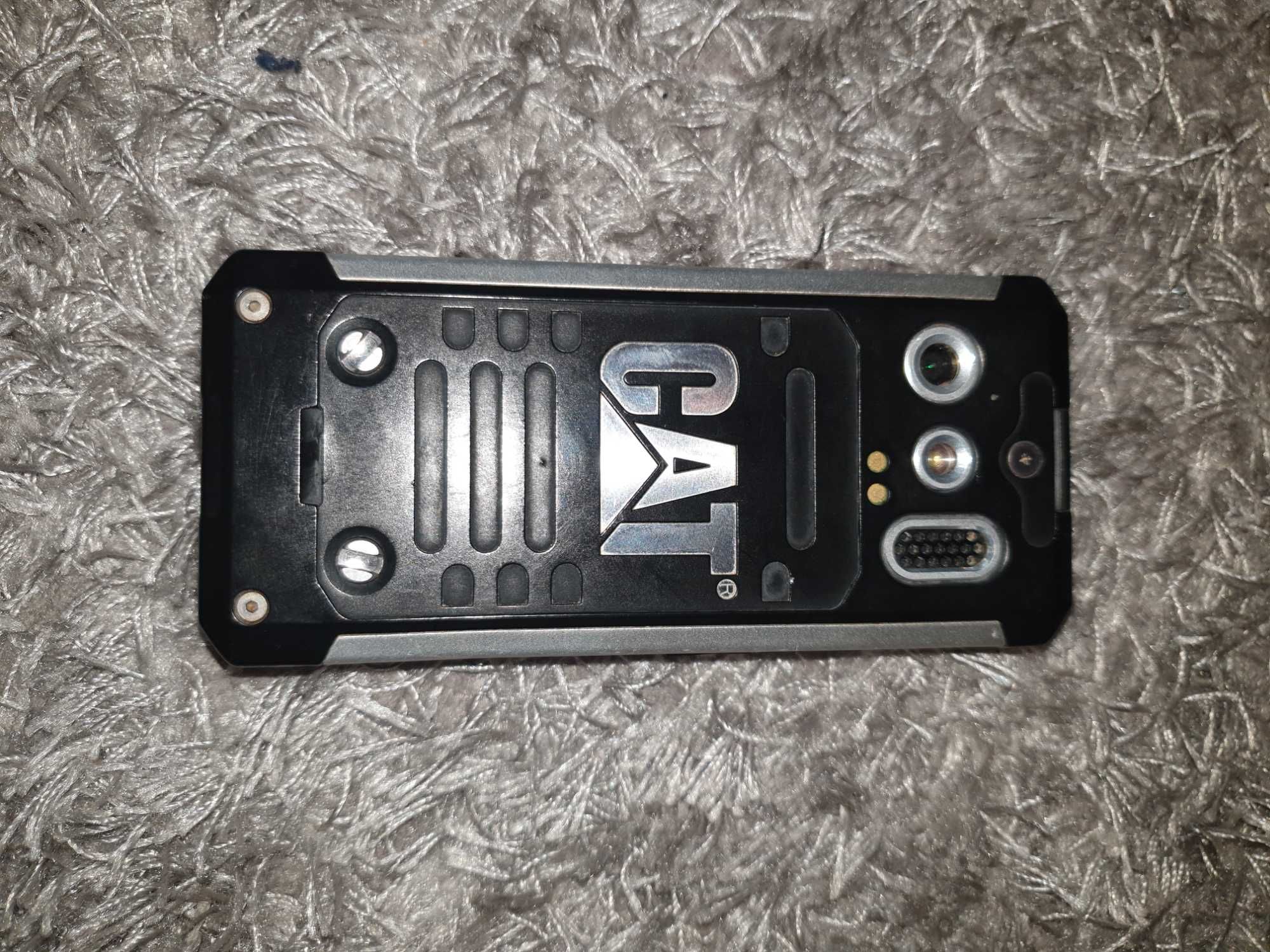 Telefon CAT B100