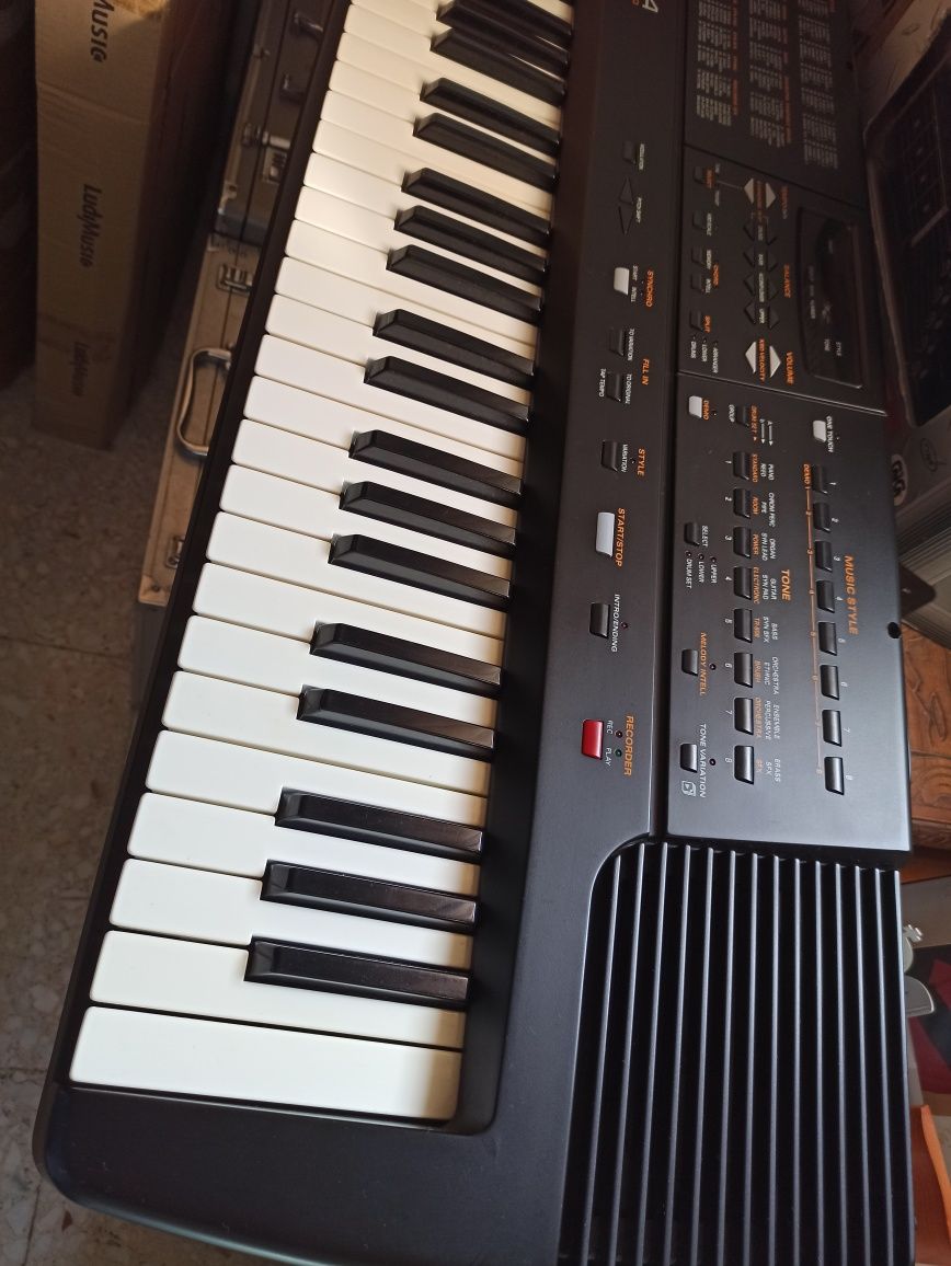 Sintetizador Roland  E-14