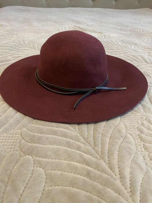 Шляпки женские  бардо и черная