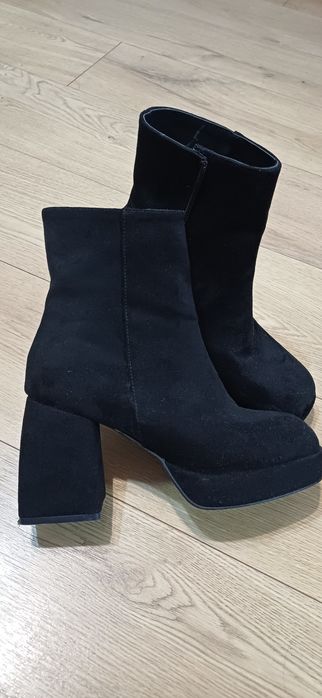 Продам черевики замшеві 39 розмір