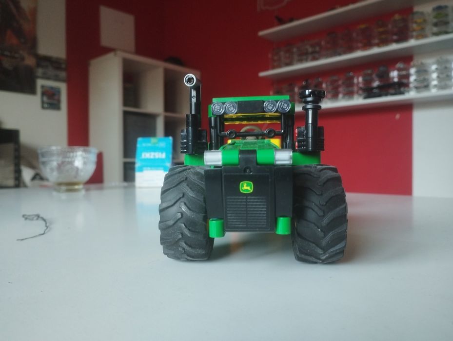 LEGO technic traktor John Deere