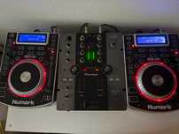 2 CDJ Numark + 1 mesa Pioneer
