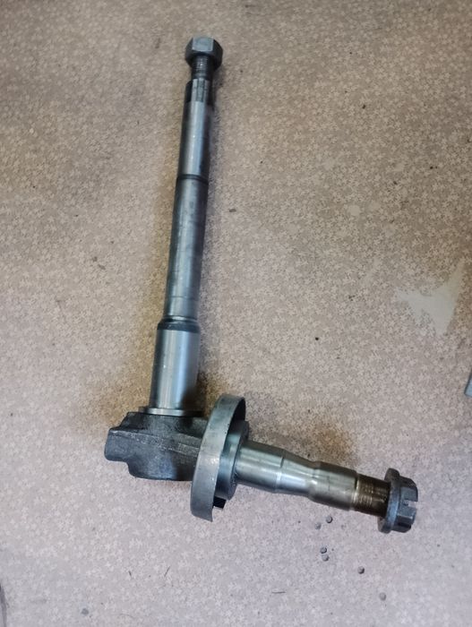 Цапфа поворотна права МТЗ