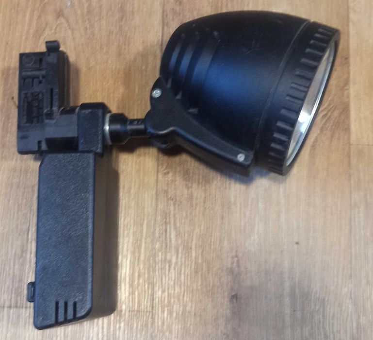 Трековий світильник, прожектор